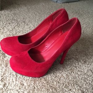 Red pumps